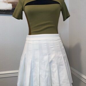 Elegant White Pleated Skirt